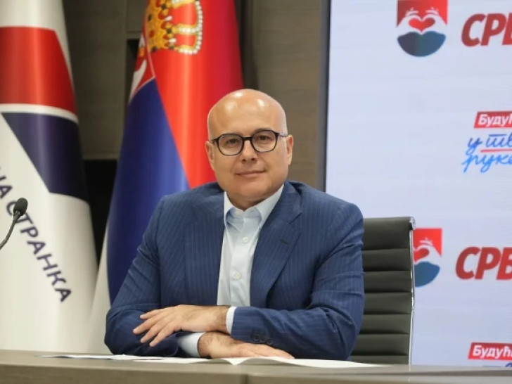 Protest ispred kuće Miloša Vučevića: Uzvici, jaja i optužbe za političko nasilje