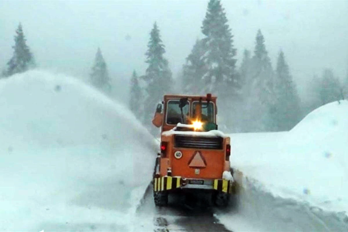 Snijeg napravio haos u Srbiji: MUP apeluje da se ne kreće na put, evo i spiska neprohodnih dionica