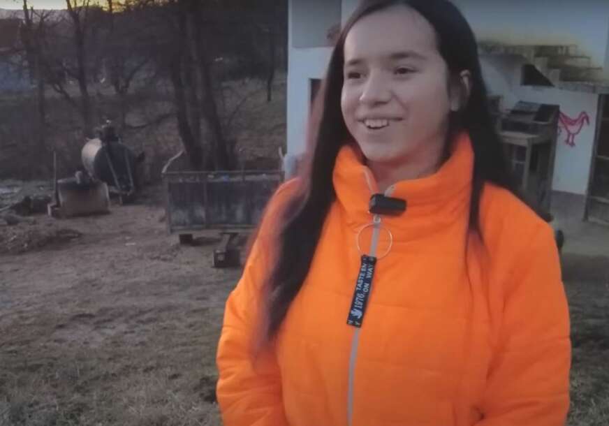 Emina Ćatić ima samo 16 godina, a vozi traktor, gaji bikove i ide na koridu (VIDEO)