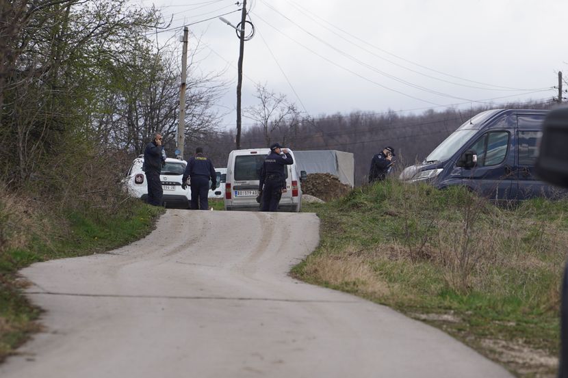 Bager stigao ispred kuće nestale Danke, policija blokirala prilaz (FOTO)