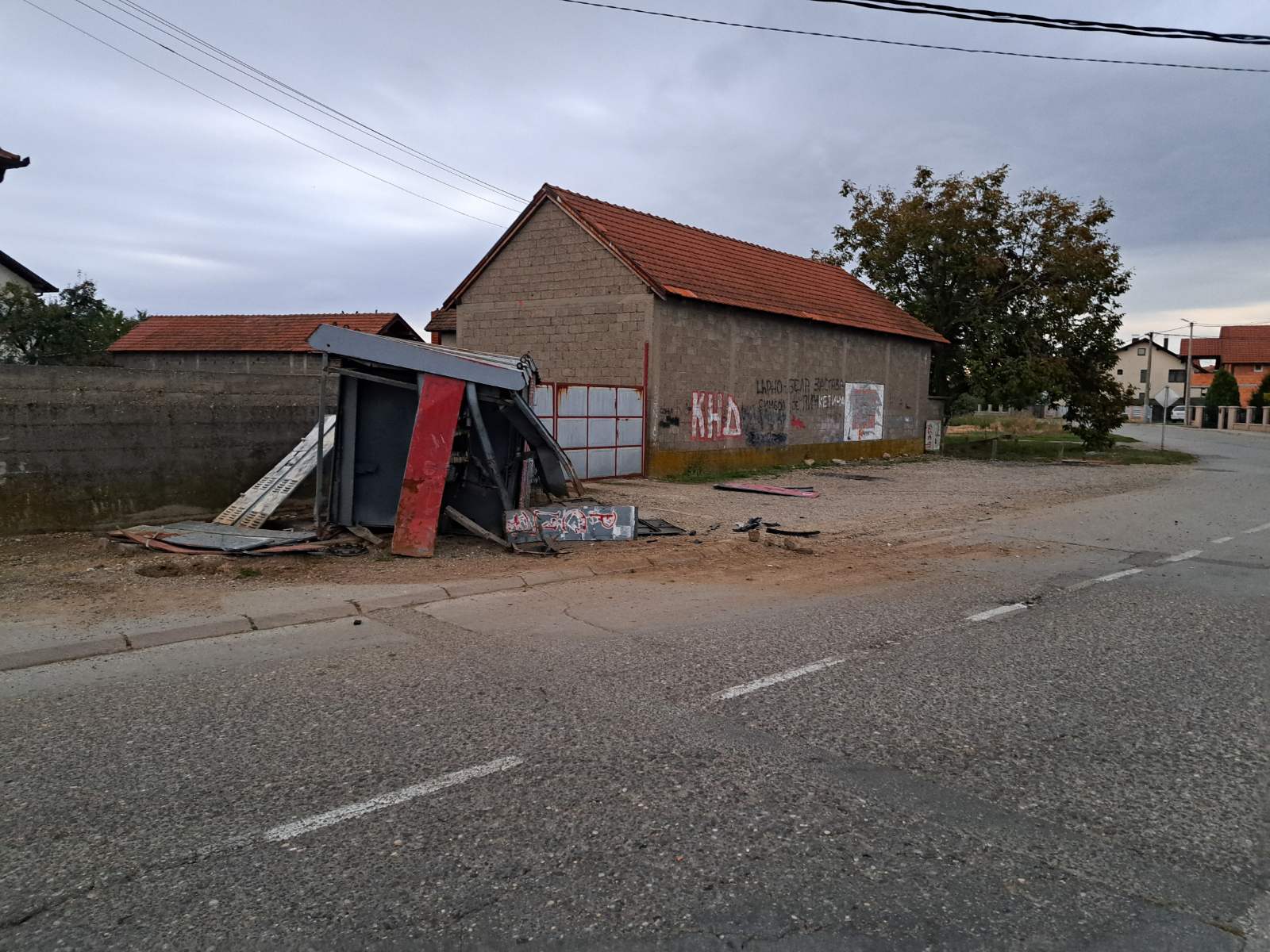 Stotine korisnika u Bijeljini bez struje: Vozilo ponovo udarilo u trafo stanicu, potpuno je uništilo