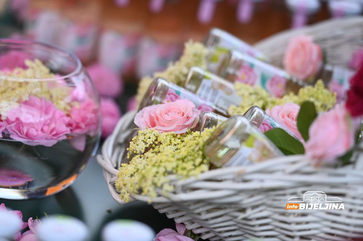 Otvoren Sajam cvijeća u Bijeljini (FOTO)