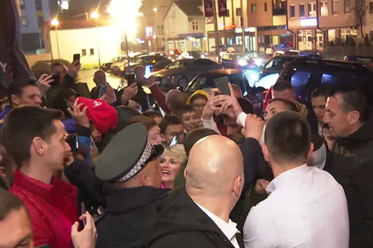 Novak Đoković u Banjaluci dočekan bakljama