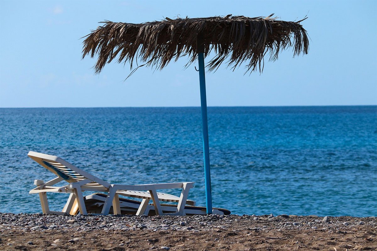 Haos na plaži u Grčkoj: Turisti se potukli zbog ležaljki u prvom redu (VIDEO)
