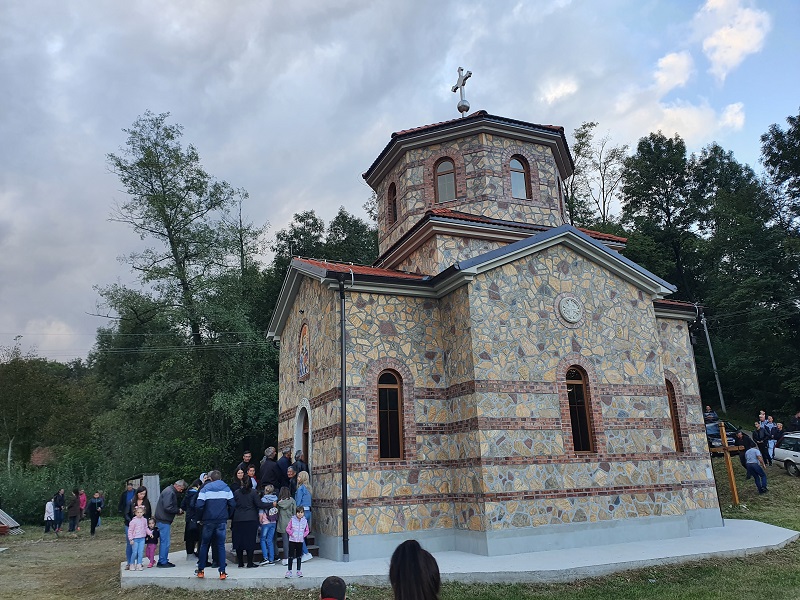 Osveštani krstovi i zvona u novosagrađenom hramu u Maleševcima kod Ugljevika