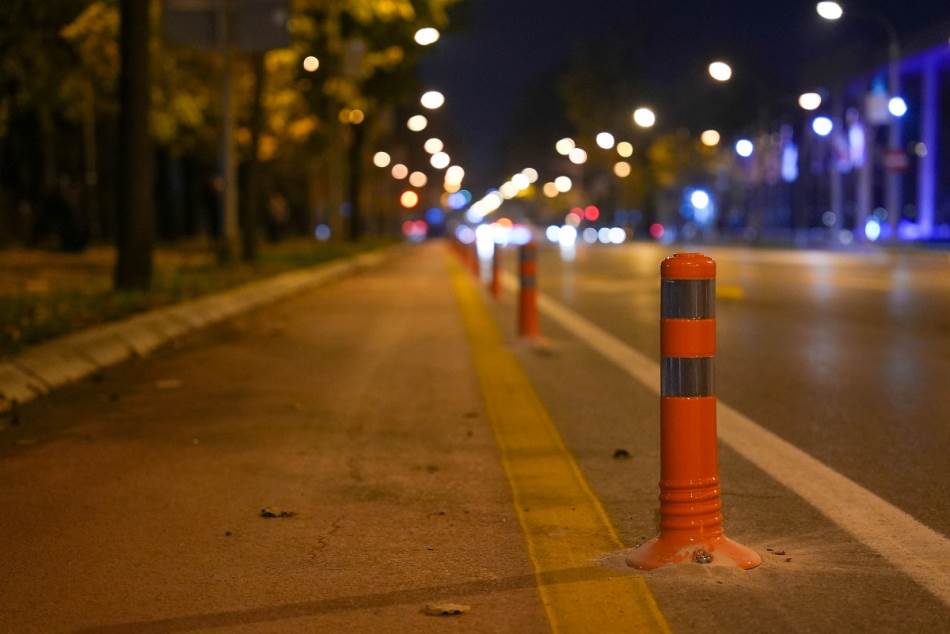 Banjaluka: Postavljeni stubići koji odvajaju bicikliste od automobila 