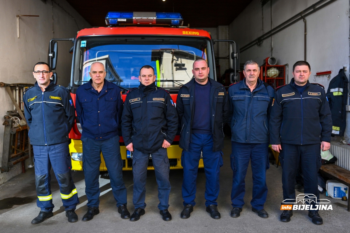 Svi praznuju, a za njih nema predaha: Reporteri InfoBijeljina sa dežurnim službama (FOTO)