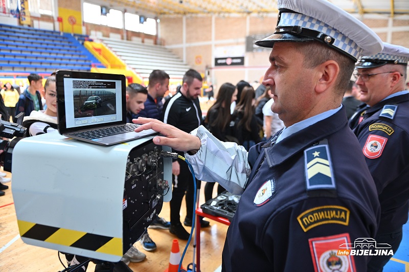 Bijeljina: Promovisana Srednja škola unutrašnjih poslova, trenutno potrebno stotine policajaca (FOTO)