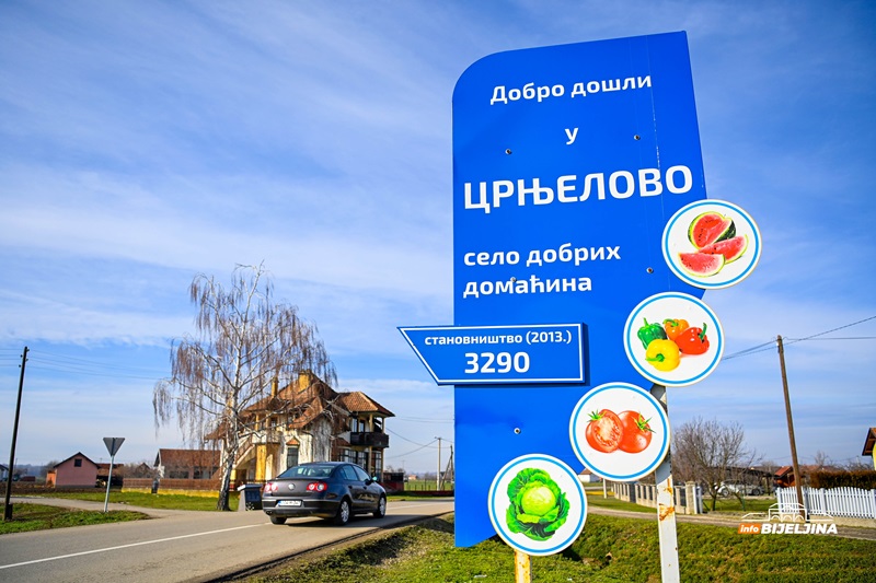 Crnjelovo, selo u Semberiji koje ima bazen, nekoliko fabrika, gradonačelnika i PRVOLIGAŠA (FOTO)