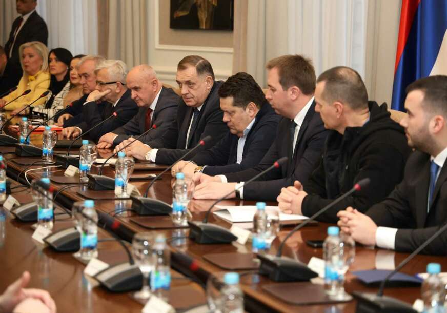 Dodik traži da Banjaluka obezbijedi besplatan prevoz i vrtiće