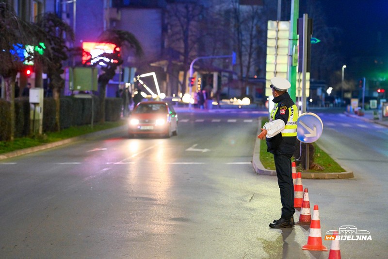 Bijeljina: Novogodišnja noć protekla mirno (FOTO)