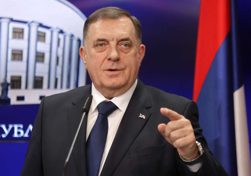 Dodik tvrdi da Šmita više niko ništa i ne pita