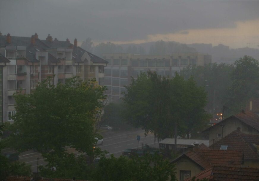 STIŽE NEVRIJEME U BiH Meteorolozi najavili jak vjetar i pljuskove praćene grmljavinom