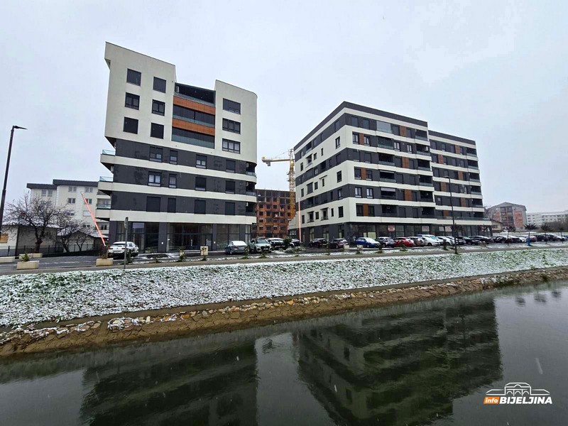 Zimska idila: Bijeljina osvanula pod snijegom (FOTO)