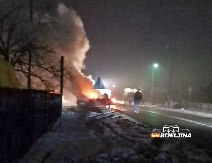 Gori automobil u Patkovači, vatrogasci na terenu (FOTO)