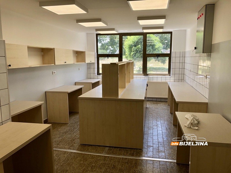 Učenici u Bijeljini praviće sokove, tjesteninu i sir – škola dobila opremu vrijednu milion maraka