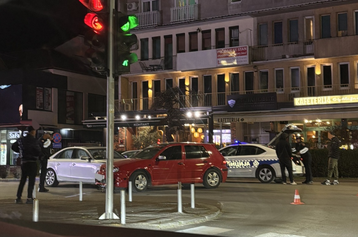 Udes u centru Bijeljine: Sudarila se dva vozila, u toku uviđaj