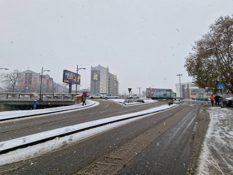 Prvi snijeg se zabijelio u Bijeljini i semberskoj ravnici (FOTO, VIDEO)
