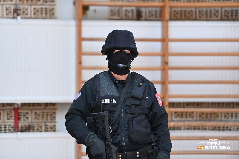 Bijeljina: Promovisana Srednja škola unutrašnjih poslova, trenutno potrebno stotine policajaca (FOTO)