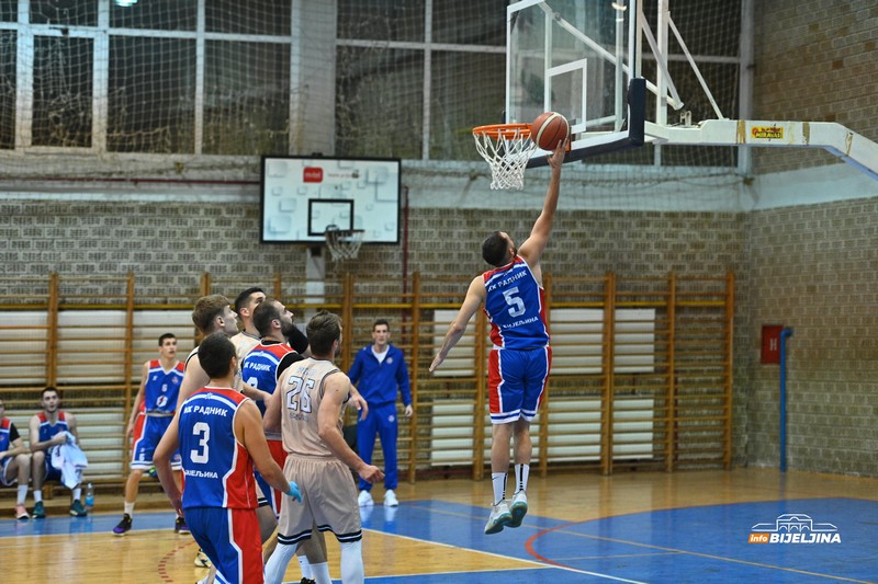 U dramatičnoj završnici Budućnost savladala Radnik i plasirala se u finale (FOTO)