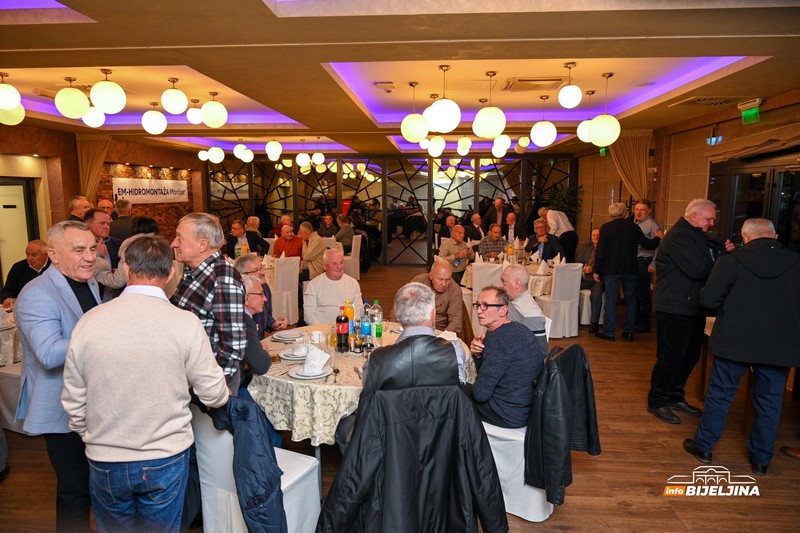 Radnici “Hidromontaže” se okupili u Bijeljini: Firma koja je iza sebe ostavila fabričke gigante i neraskidiva prijateljstva (FOTO)