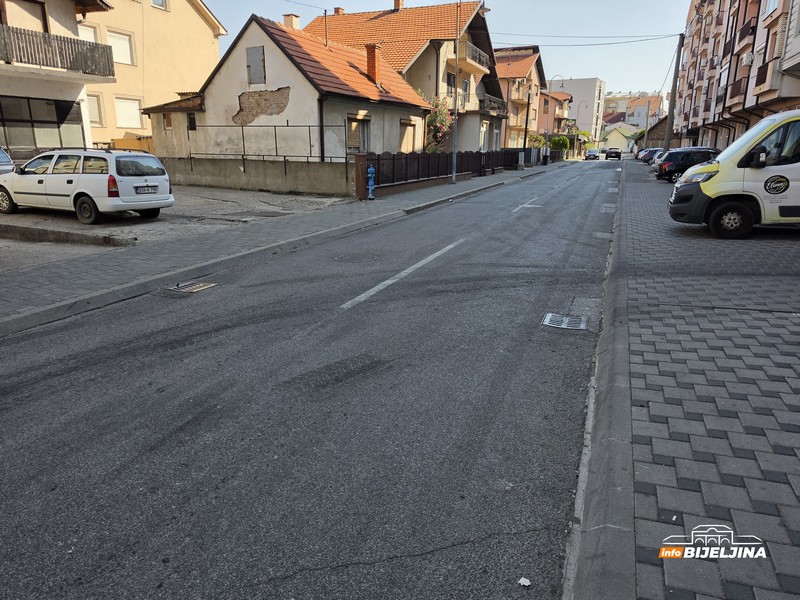 Bijeljinci ljuti jer kamion komunalaca ostavlja smrad iza sebe (FOTO)