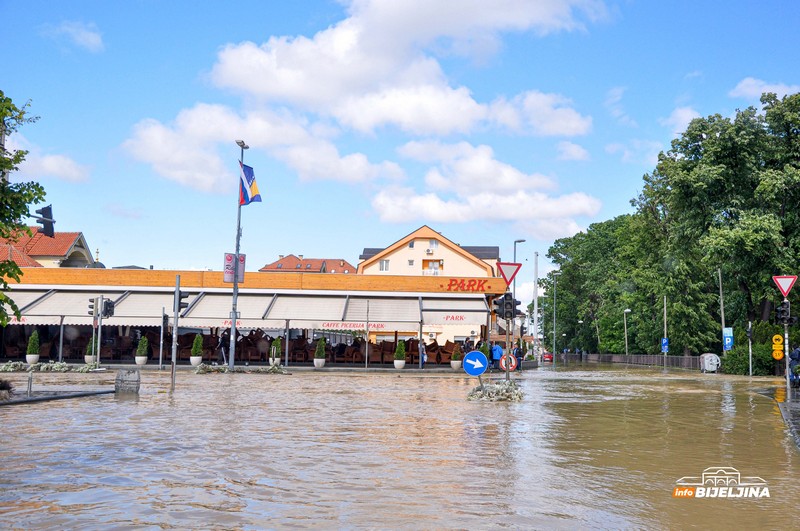 Ovako su u vrijeme velike poplave izgledali dijelovi Bijeljine (FOTO)