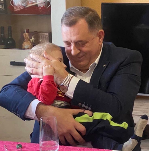 Kumstvo se ne zaboravlja: Evo gdje je Dodik proveo Vaskrs i koga je obradovao poklonima (FOTO, VIDEO)