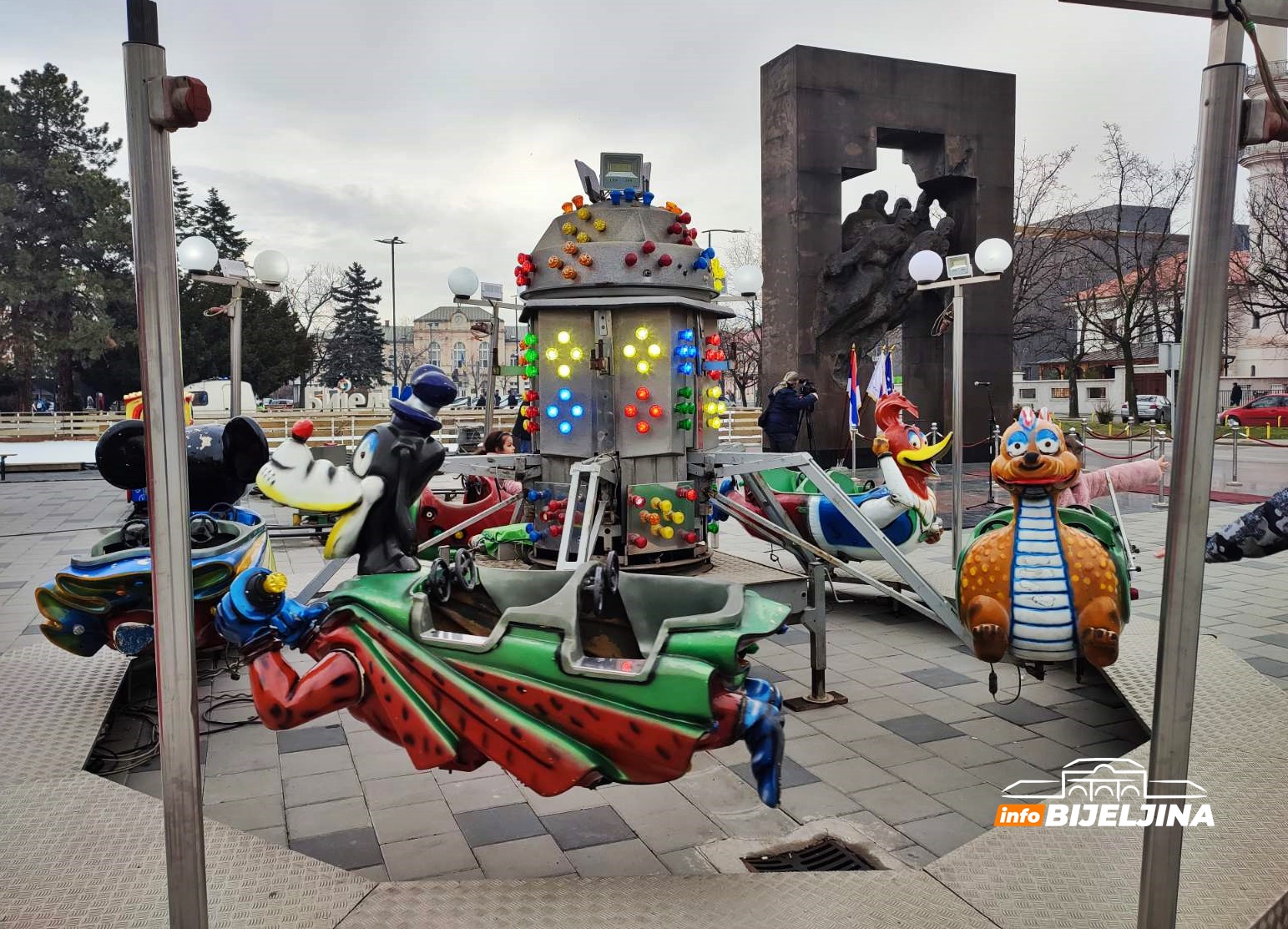 VAŠAR U CENTRU BIJELJINE Ringišpili stigli gdje im mjesto nije (FOTO)