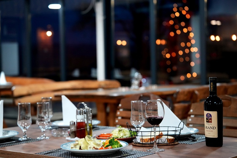 Proslavite Novu godinu u Čičinom sokačetu: Muzika uživo, vrhunska hrana i neograničena konzumacija pića