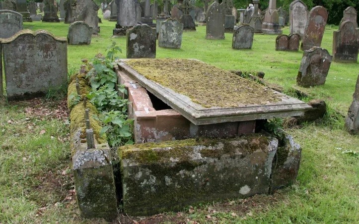 Zašto su ljude nekada sahranjivali žive? Surova KAZNA zbog koje mnogi i danas imaju fobiju