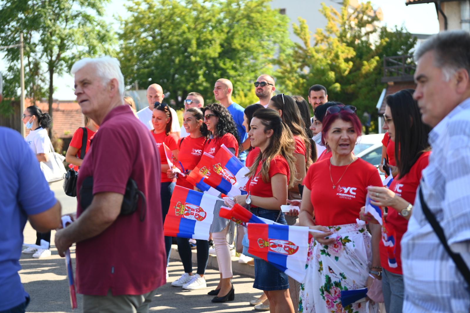 Trninić: Srpskim trobojkama okićen most kao simbol ujedinjenja