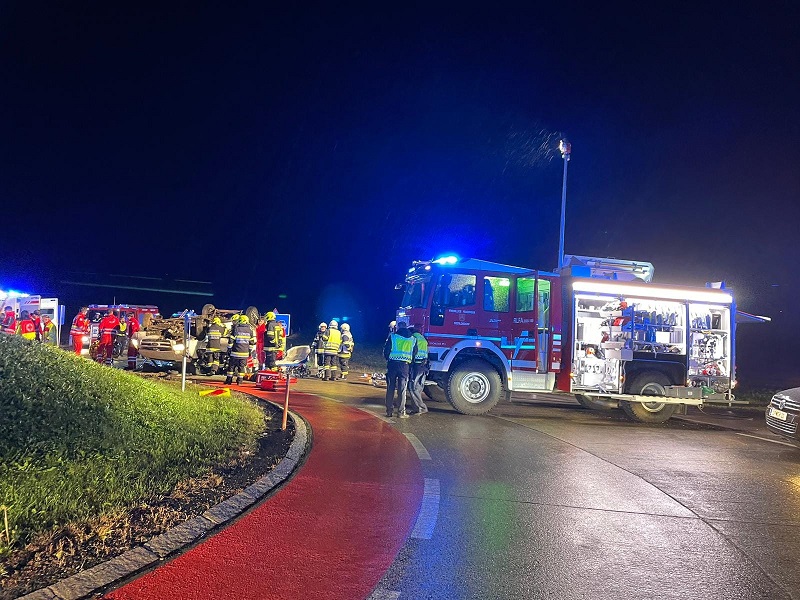 TEŽAK UDES U AUSTRIJI Prevrnuo se minibus, povrijeđeno osam osoba iz Srbije i Slovenije (FOTO)