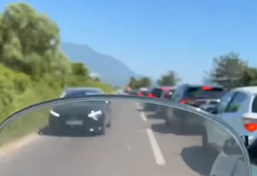 Saobraćajni kolaps u Crnoj Gori: Kolone na putu Podgorica-Bar, gužve i u Tivtu