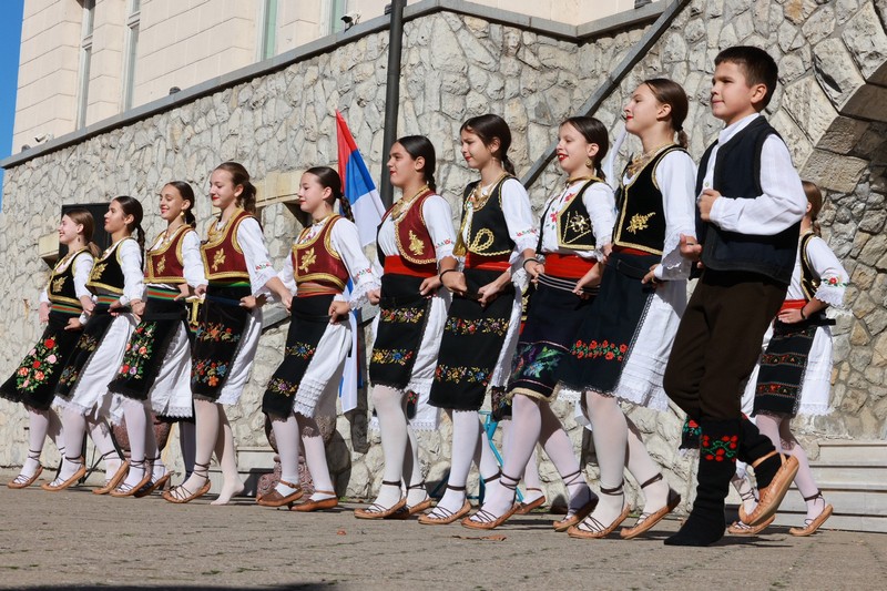 Festival folklora u Ugljeviku okupio oko 200 djece i čuvara narodne tradicije (FOTO)