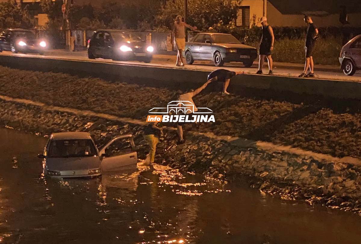 Nezgoda u Bijeljini: Puntom sletjela u kanal (FOTO)