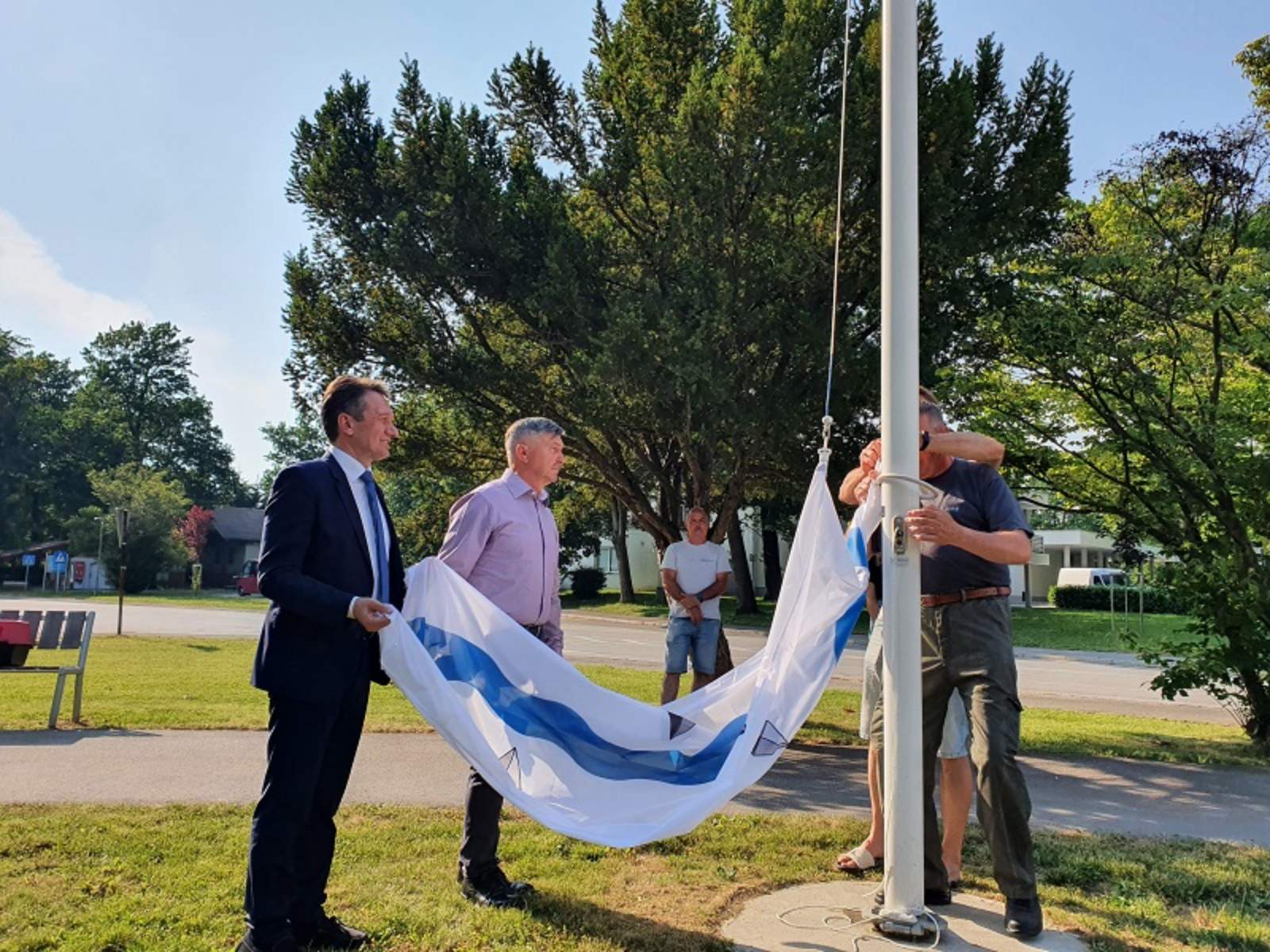 Podignuta zastava Ugljevika uz intoniranje himne Srpske u Sloveniji (VIDEO)