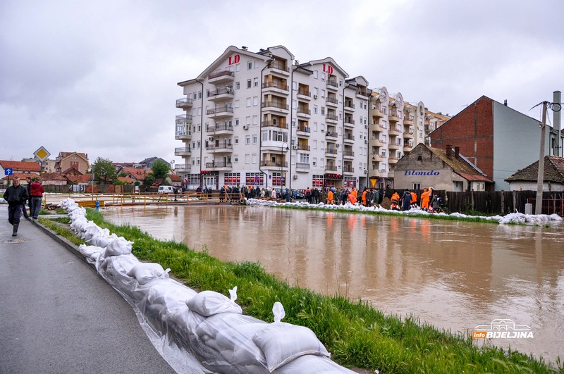 Ovako su u vrijeme velike poplave izgledali dijelovi Bijeljine (FOTO)
