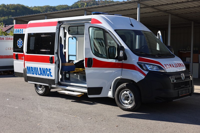 Dom zdravlja Ugljevik nabavio novo sanitetsko vozilo vrijedno 125.000 KM