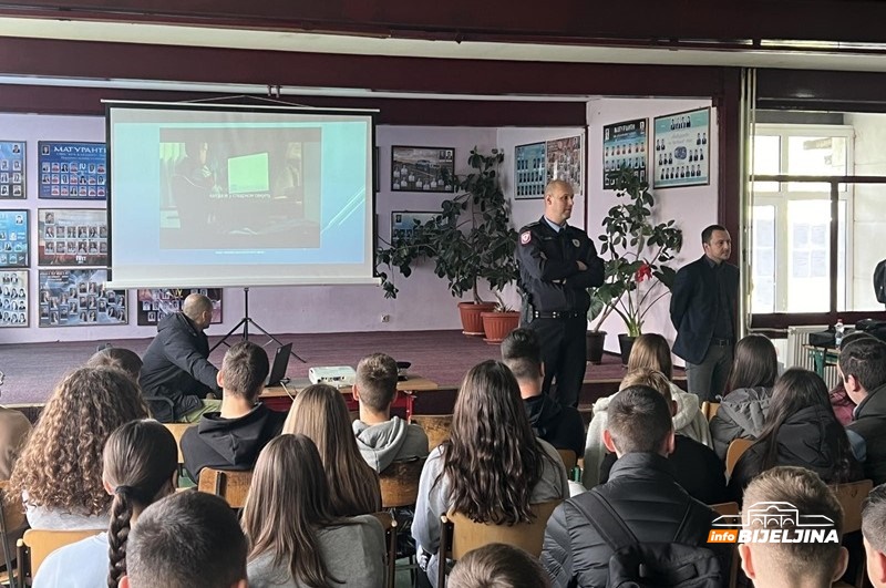 Predavanje o vršnjačkom nasilju u Loparama: Mladi moraju znati koju prekršajnu i krivičnu odgovornost nosi