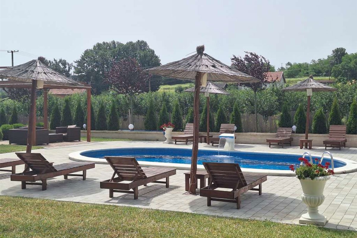 Bez odobrenja izdavali vile s bazenom i nisu davali fiskalne račune