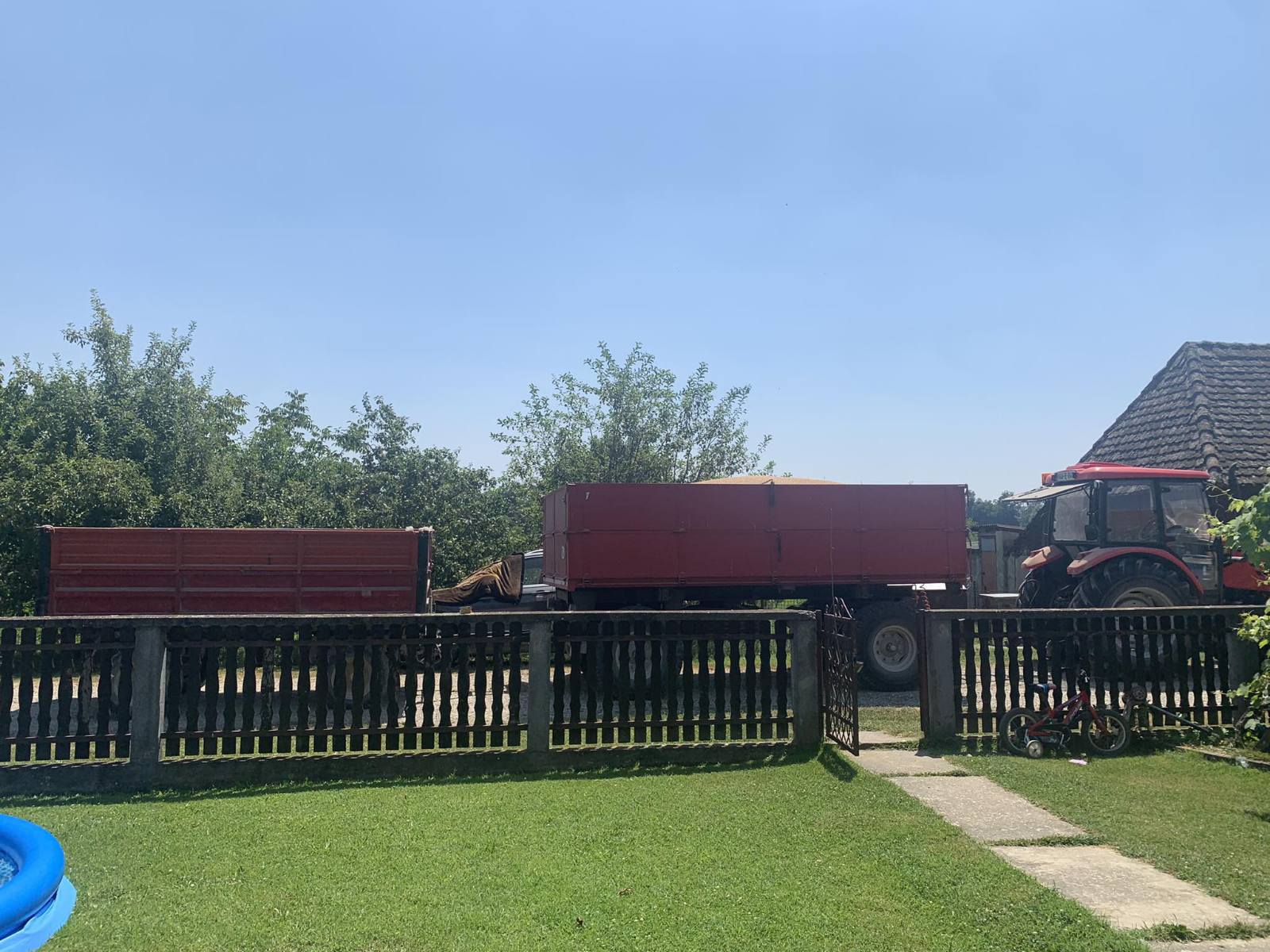 Bijeljina: Došli sa pet kombajna i ovršili pšenicu prijatelju koji je ostao bez ruke i operisao kičmu