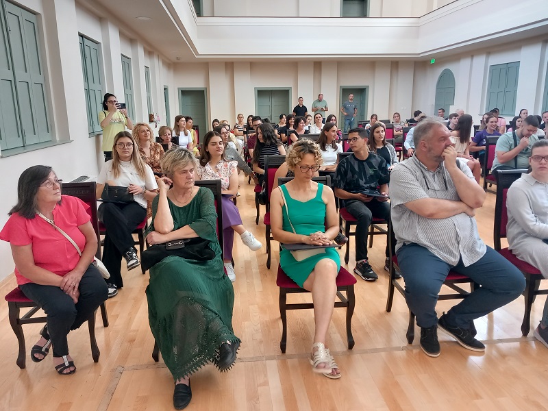 Grad dodijelio priznanja najboljim učenicima, nastavnicima i profesorima (FOTO)