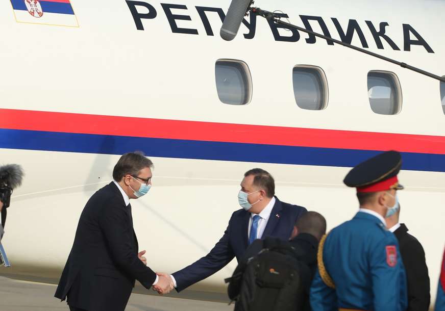 VUČIĆ STIGAO U SRPSKU Delegacija Srbije stigla u Banjaluku