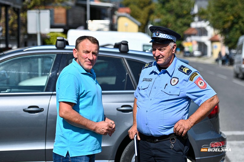 Policajac Muhamed Karasuljić već 22 godine na raspolaganju mještanima Lopara (FOTO)