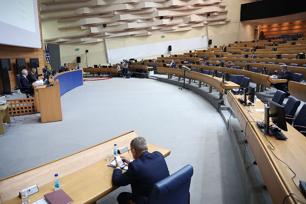 Trojka traži od Ustavnog suda BiH poništenje odluke o imenovanju Vlade RS