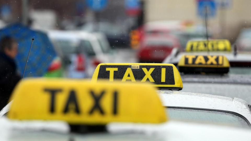 Potukli se taksisti ispred UKC-a u Banjaluci