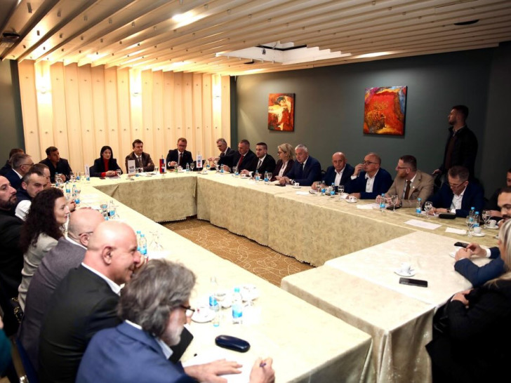 Ko će biti kandidat? Sastanak završen “zavjetom ćutanja” pred izbore