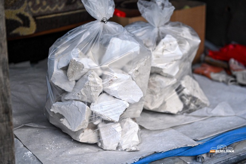 Ševko godinama prodaje kreč kod stare Željezničke u Bijeljini: „Više izađem da popričam s ljudima, nego što zaradim“ (FOTO)