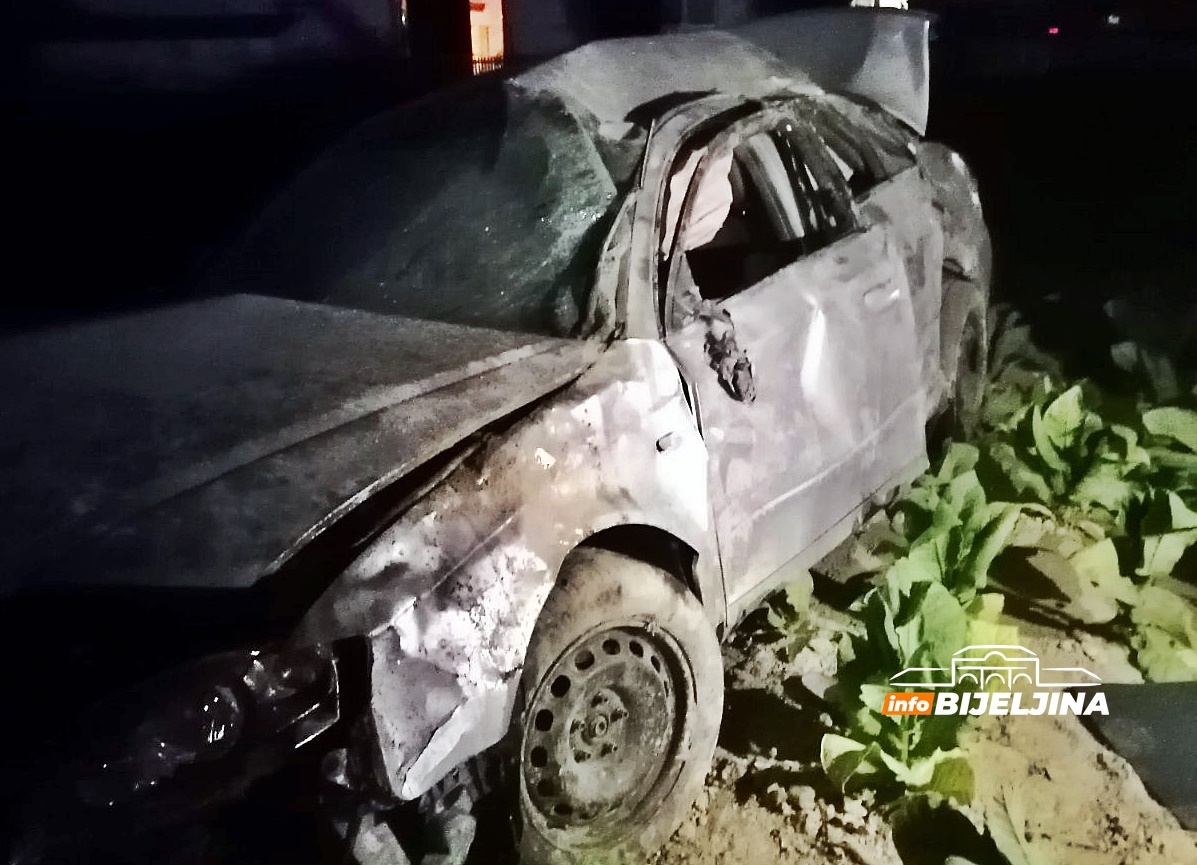 Nezgoda u Ljeljenči kod Bijeljine, automobil se prevrnuo nekoliko puta (FOTO)